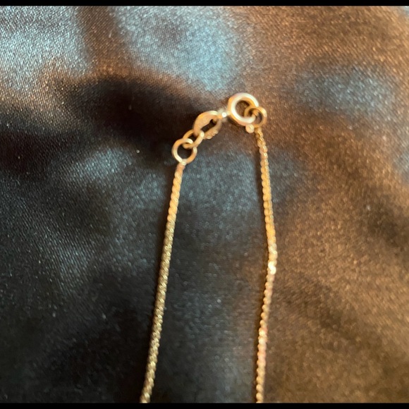 10k stamped gold chain with knot charm - Picture 3 of 4